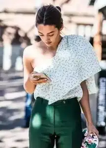 搭配这些超美的一字领搭配真的时髦整个夏季