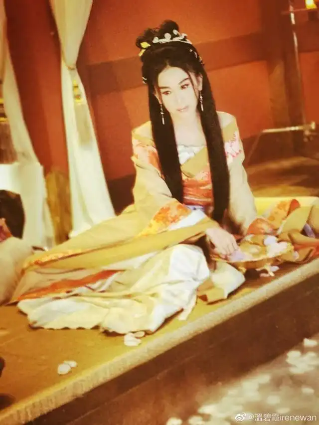 54岁温碧霞再扮妲己风姿不逊当年网友真的不是剧照
