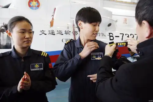 中国第一代女搜救直升机长诞生