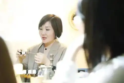 闻香识美人来这个沙龙,做一个灵魂有香气的女子