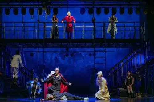 北京人艺哈姆雷特首演世界名作焕发青春光彩
