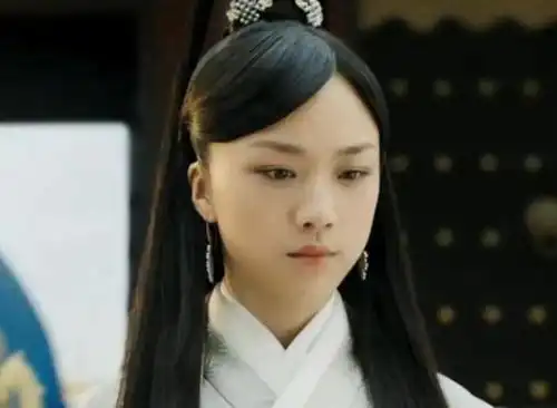 与张翰同是h4中一员,32岁演朱亚文叔叔,俞灏明成功很转型