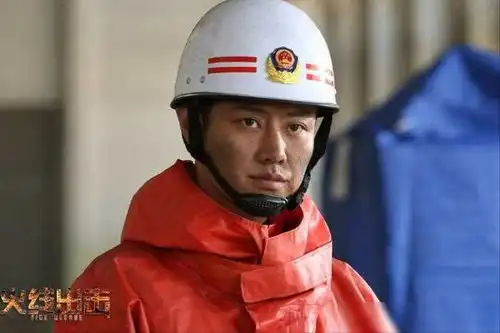 39岁的赵荀,从李二牛爆改成花美男,他的骨盆用3颗钉子挂在腰上
