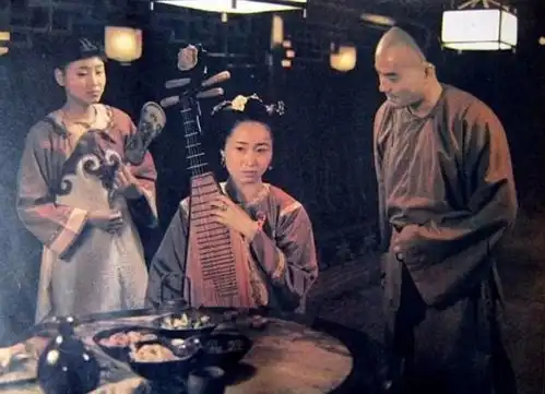 她是绝代双骄中的邀月宫主,曾是舞蹈演员,56岁还孤身一人
