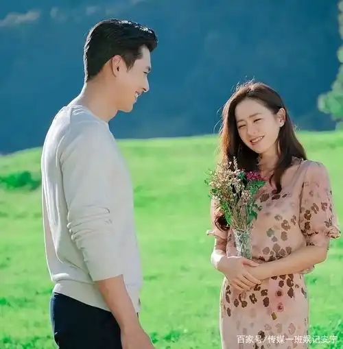 玄彬孙艺珍婚礼现场照曝光,请柬设计别致,爱的迫降剧组出席