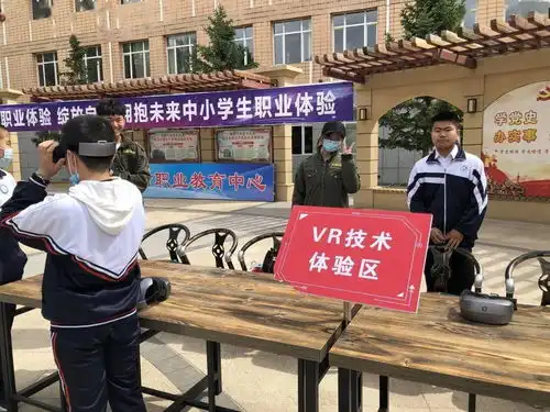 做大做强现代职业教育兴安盟职业教育活动周暨第三届中等职业教育技能节在乌市职教中心隆重开幕