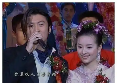 原创40岁董洁出席活动衰老明显似60岁大妈,出轨王大治毁掉当红事业