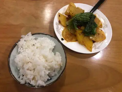 女骑手阿潇为了女儿,她要比男人跑得更快