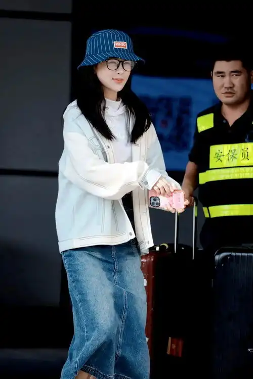 9月29日,杨紫,一组照片暴露了自己最新近况