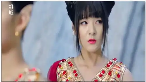 幻城徐娇身份差点暴露,还好郑佩佩及时赶到营救,笑死我了
