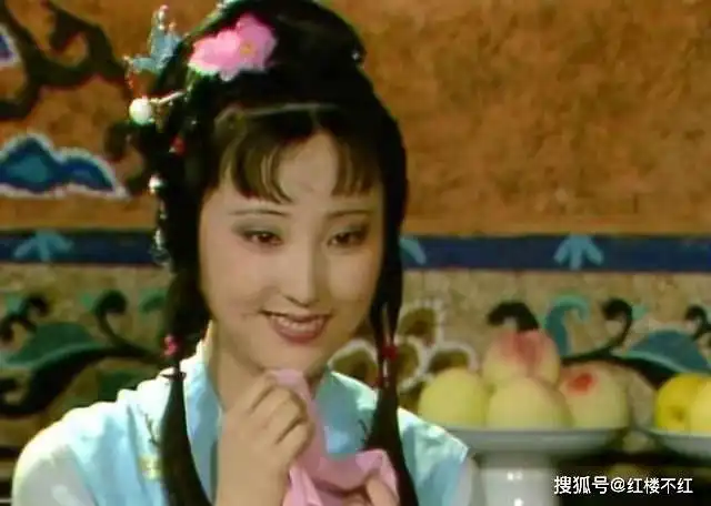 金钏跳井自尽后,王夫人连撒了3个谎言遮掩,尽显其虚伪本性