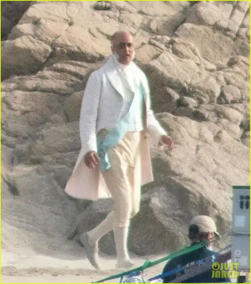 小美人鱼新片场照王子湿身剧组出现新冠疫情爆发