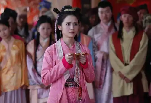 蔡卓妍欢乐元帅饰演小龙女
