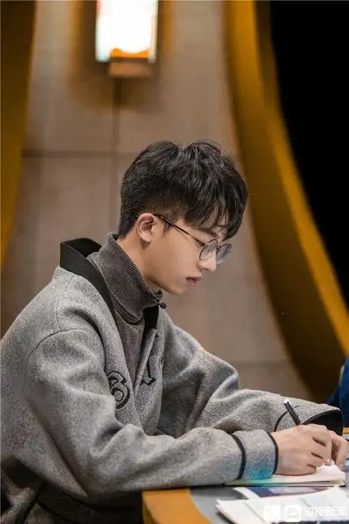 明星大侦探6吴昕被土味情话酸到张新成展现超强音乐天赋
