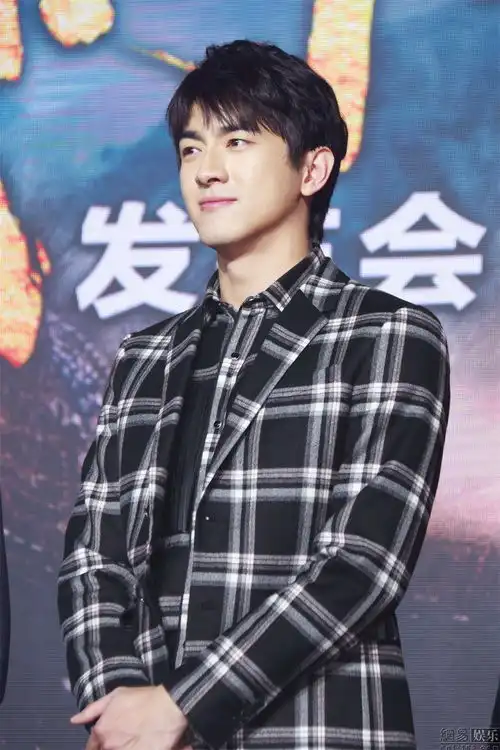 林更新长城发布会智斗饕餮