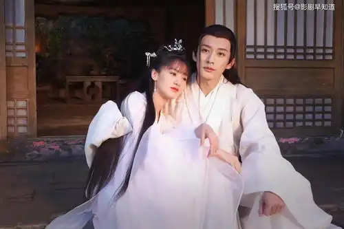 落花时节又逢君袁冰妍刘学义新剧照太养眼,古偶剧颜值模板呀