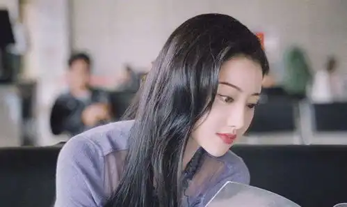 女神景甜晒健身照,穿同款健身装秒变轻熟女孩
