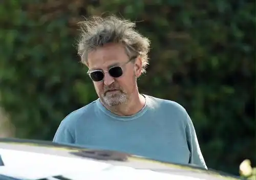 老友记演员马修溺亡,苏醒发文悼念,去世前六天和朋友聚餐
