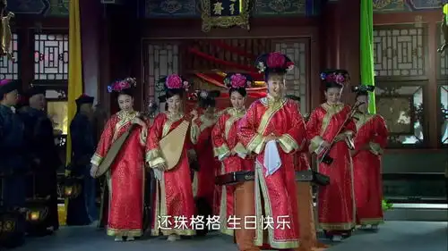 新还珠格格金锁带领宫女行礼,为最爱的紫薇,唱这首歌
