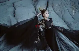 吴谨言朝歌曝柔魅剧照一人分饰三角引期待