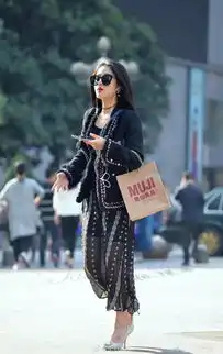 街拍怦然心动最新重庆美女街拍出炉
