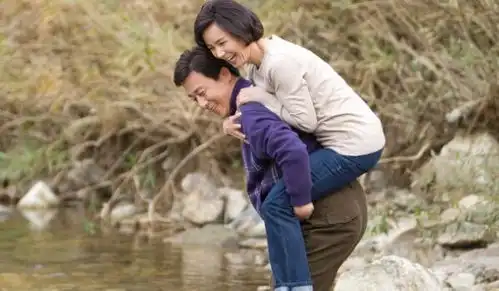 妈生病住院,男友只送来个果篮就走了,妈决定不要彩礼了