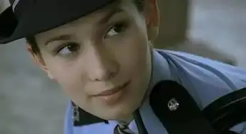 听说卢靖姗火了战狼2女主颜值与衣品都在线