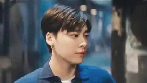 男星青涩照王一博奶膘抢镜,钟汉良帅到认不出肖战减肥前后变化大