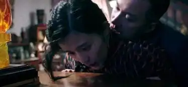 文章黄暴戏女主只是很正常的接吻