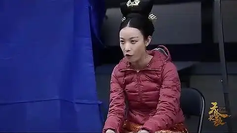 天盛长歌悬崖花絮白敬亭拿剑要杀了倪妮,陈坤喷老血,幼稚鬼
