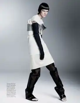 天使爱美丽21世纪经典的黑色和米色时装风格专为w杂志打造