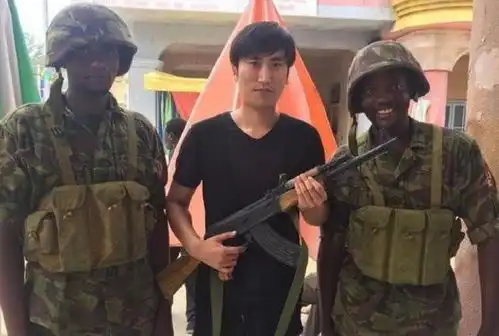 他是赵本山的徒弟,却始终不火,然而出门豪车代步,真有钱