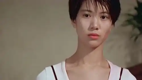 女杀手没有完成任务,让小伙主动杀了她,谁料小伙下不去手