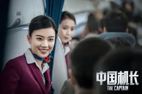 中国机长风挡玻璃破碎时,有谁注意第二机长杜江的举动
