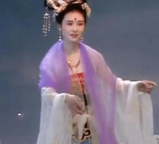 她是86版西游记嫦娥,拍完就退出演艺圈,今身家过亿成慈善家
