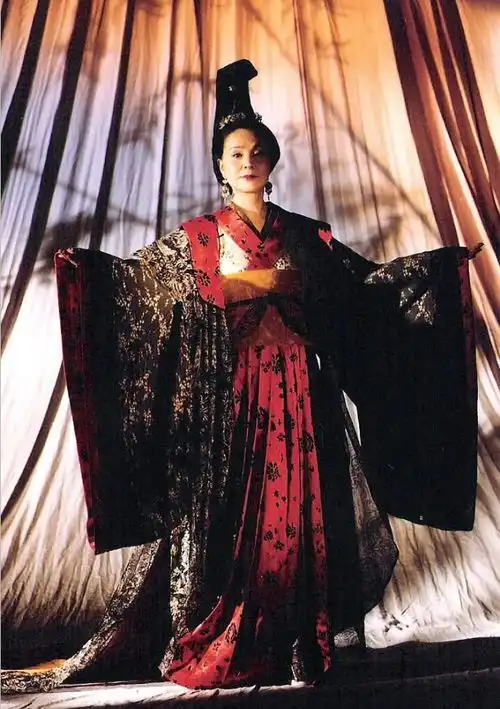 75岁瑶女郎归亚蕾,4获金马奖,与初恋相守50余年,今儿孙满堂