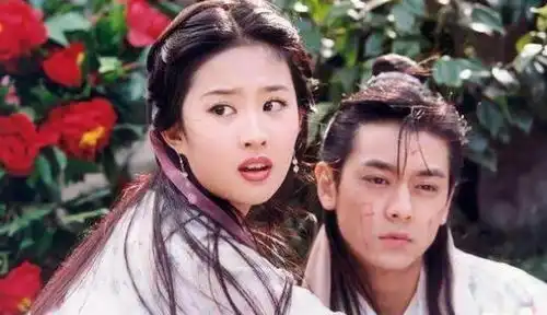 刘亦菲被干爹宠到大,靠着美貌踏平娱乐圈,她的资本之路太好走