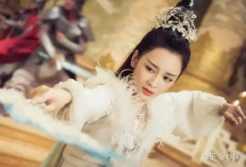 她是霸气的穗禾公主,也是任性的知鹤公主,现实中却可爱呆萌无比
