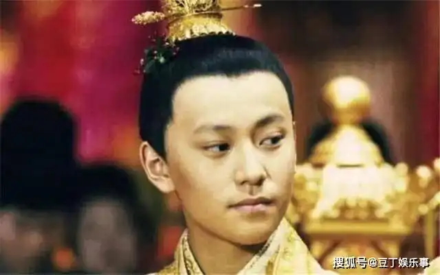 她亲手将弟弟拉进娱乐圈,现在弟弟大紫大红,而她却无人问津
