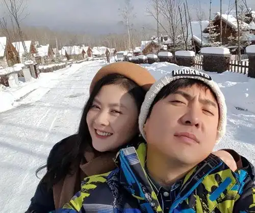 沈腾带全家人一起旅游,妻子王琦身材发胖,5岁儿子成熟又可爱
