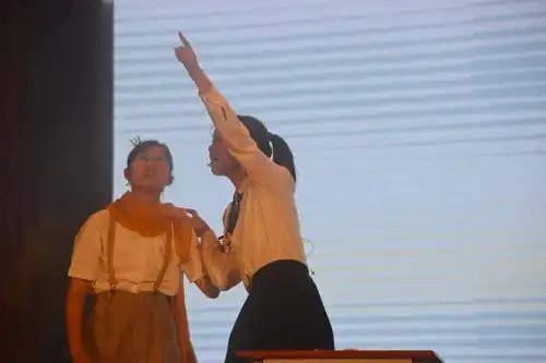雷雨中,李白范进再别康桥鸿门里,少年王子宴祝红楼
