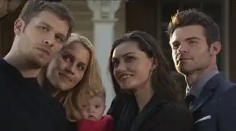 初代吸血鬼第二季第几集hope,以叔,大k,海莉一起照相然后烧了