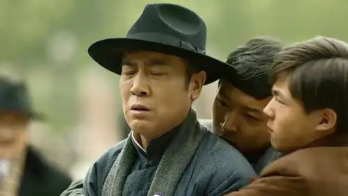 觉醒年代真正的延年从没吃过父亲的糊瓜子,也没有拥抱过
