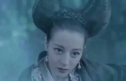 热巴一千零一夜片花炸屏,挑战百种角色,与邓伦cp感爆棚
