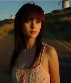 范冰冰昔日清纯旧照曝光,平胸瘦胳膊神似郑爽
