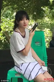 柳岩扮学生妹甜蜜牵手岳云鹏