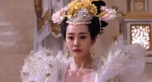 李纯因演反派走红,新剧变身女军医的她能否摆脱坏女人头衔
