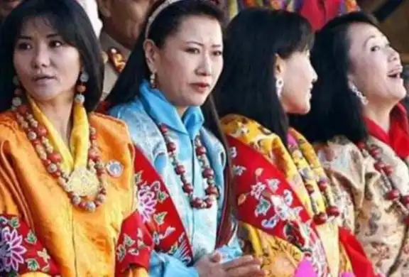 不丹91岁太王太后生4女1儿仍因小妾失宠,强势夺权扶持儿子上位
