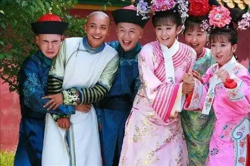 李佳航豪宅曝光,走廊十几米,网友胡一菲的跑道房被张伟买走了
