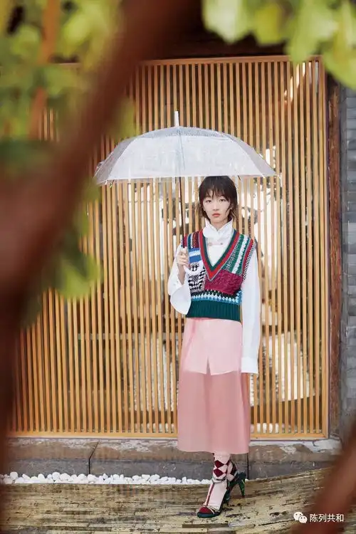 2018开春最流行的毛衣,刘雯周冬雨都在穿超好看